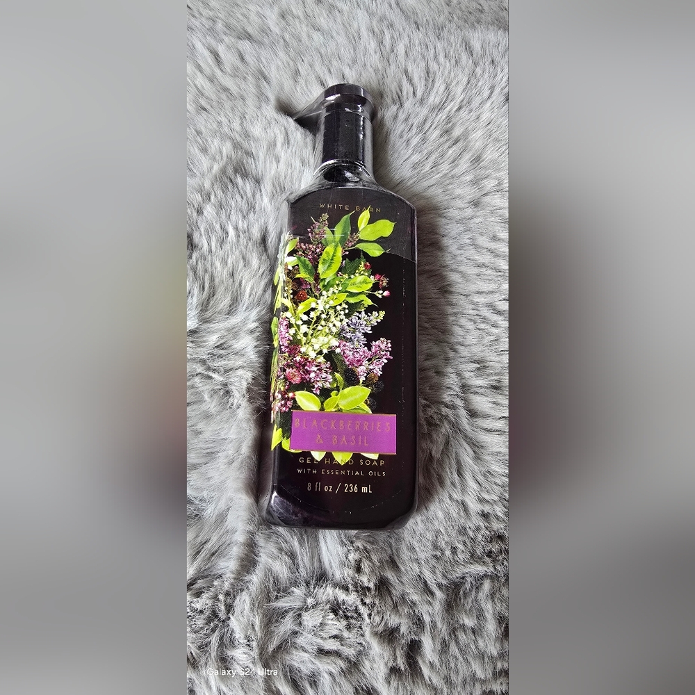 White Barn Blackberries & Basil Gentle Hand Soap - Deep Purple NEW Discontiued.